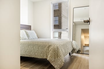 Picture of a bedroom in an apartement on the Plateau Mont-Royal