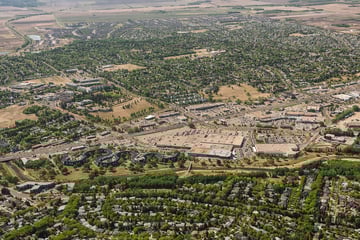 Vue aérienne centre commercial - McKenney à St. Albert